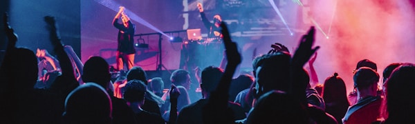 玩家部落栏目展示图：在线体育社区互动交流场景